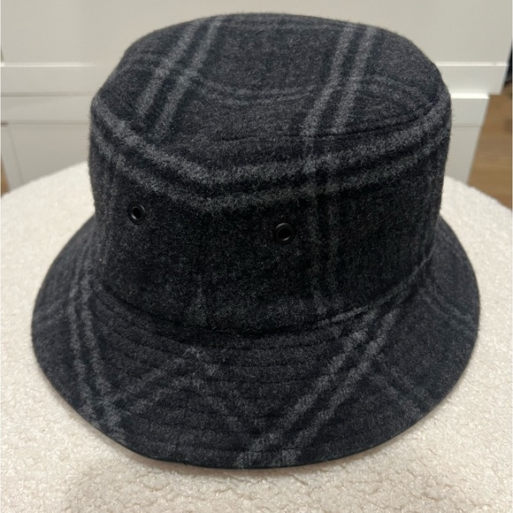 Burberry check bucket hat. Wool with leather trim size small - Picture 4 of 6